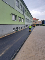 Ke zvýšení bezpečnosti v areálu Základní školy v Sepekově začne sloužit nová zpevněná plocha 1